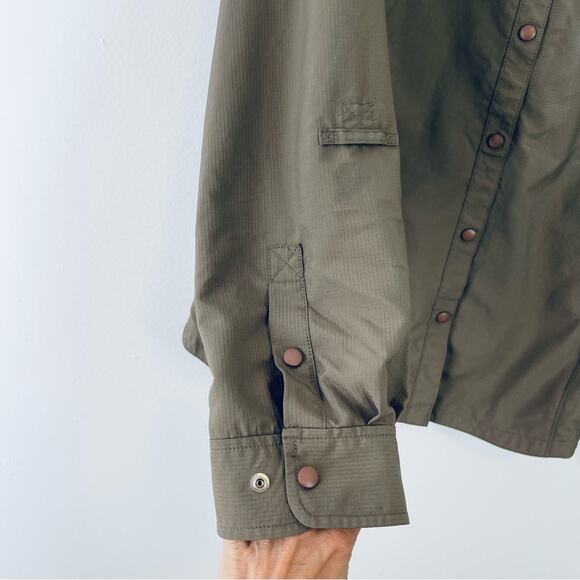 Duluth Trading green khaki hiking camping outdoor button front top XL - Picture 3 of 4